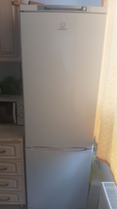 Холодильник indesit