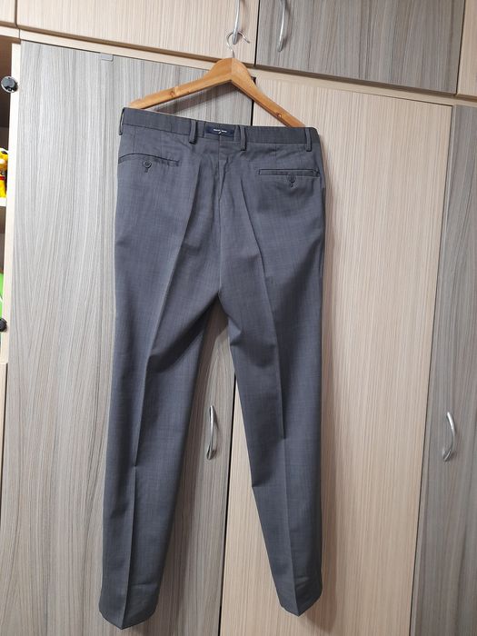 Pantaloni de costum barbatesc..