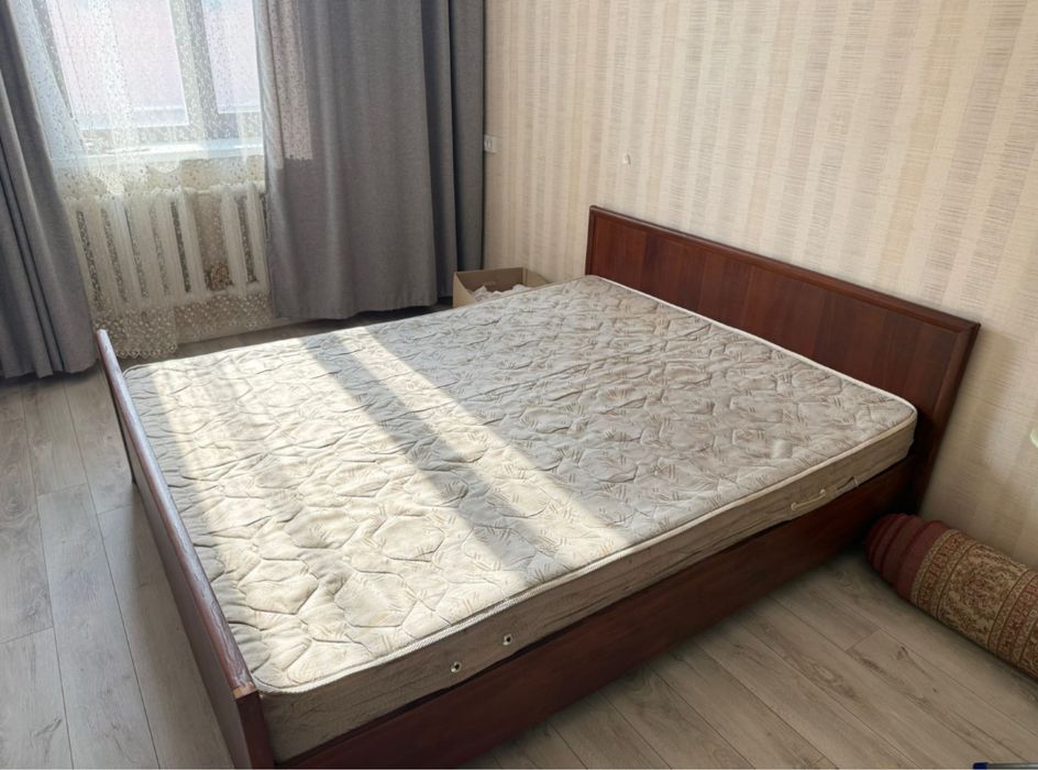 Двуспальная кровать