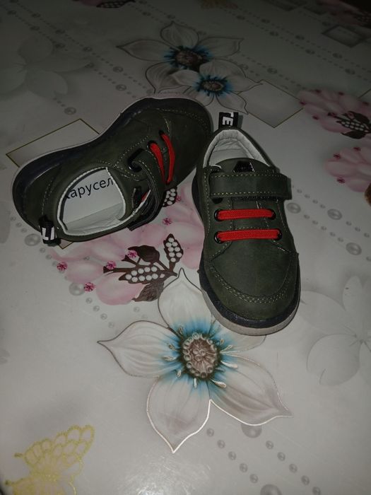 Продам детский обувь