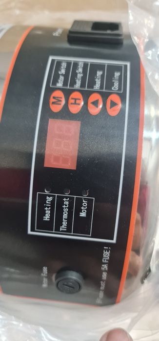 Fantana ciocolata 4 nivele, afișaj digital, 300W Horeca