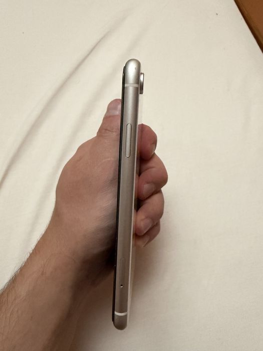 Продавам Apple iPhone XR 128GB – 97% батерия