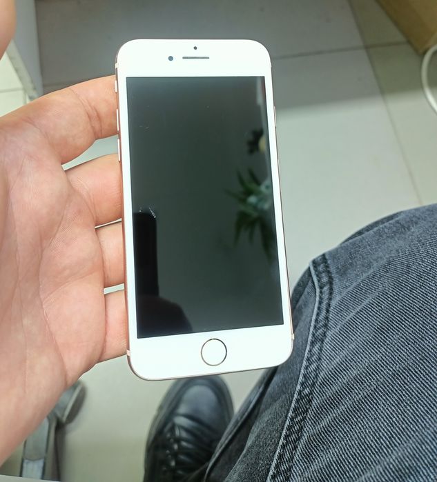 Продам iphone 8.