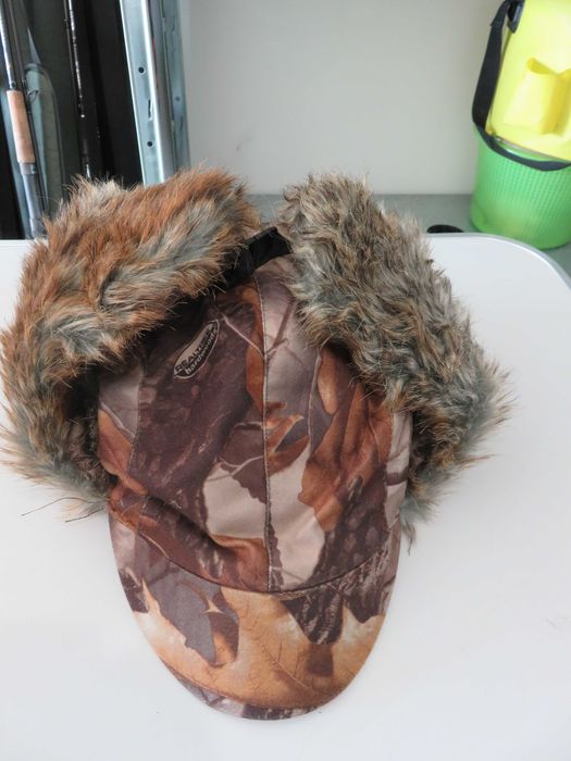 Шапка с воблер Rapala и ушанки Browning