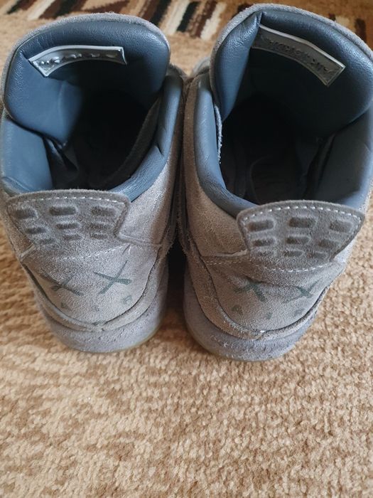 Jordan 4 kaws retro