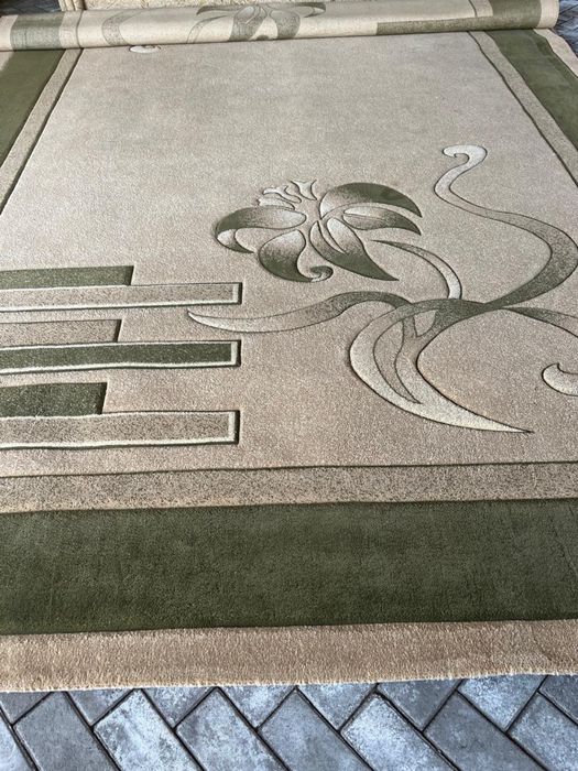 Продам ковер в отличном состояние