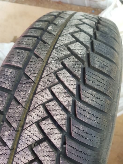 Продавам джанти със зимни гуми 225/65/17 Continental за Тойота Рав 4