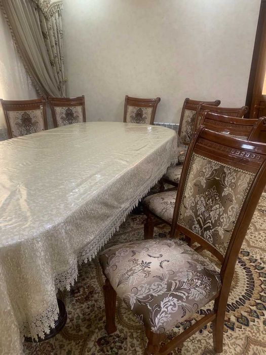 Стол-Стулья для гостиной есть и стол