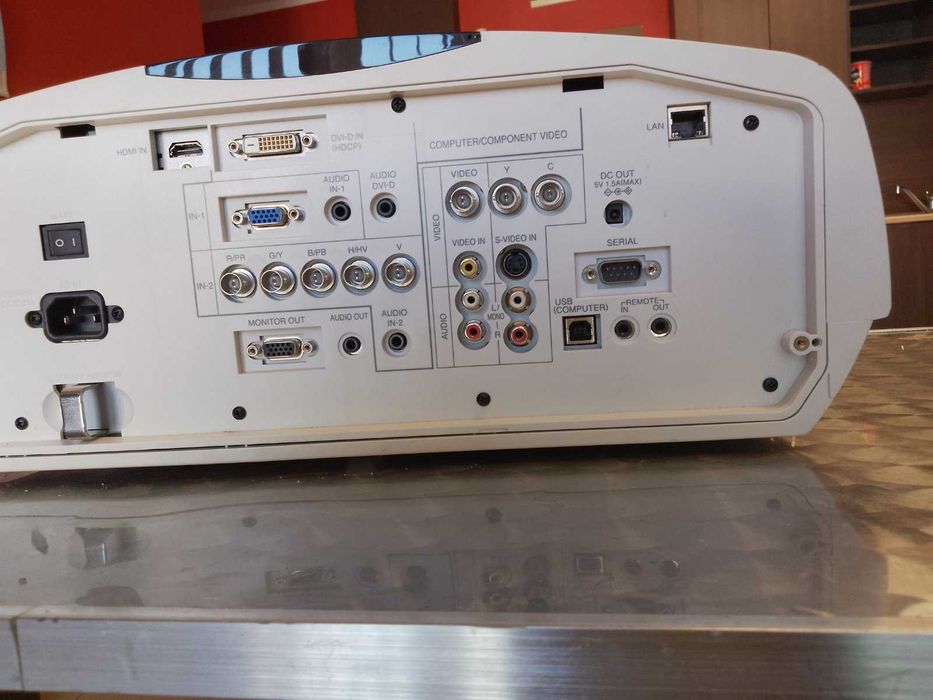 Продавам проектори-2 броя