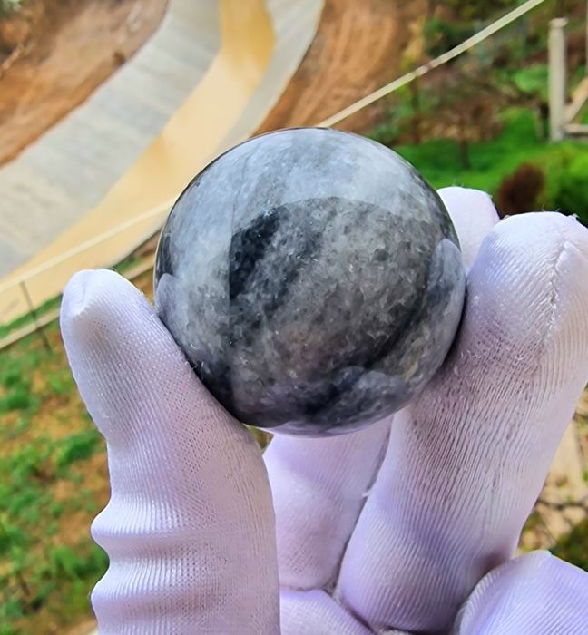 Шар из Лаврикита.