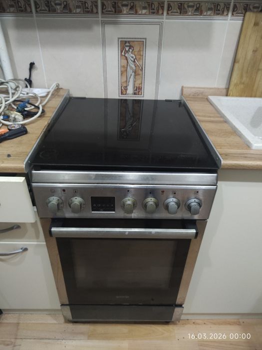 Газовая плита с духовкой и баллоном в комплекте.