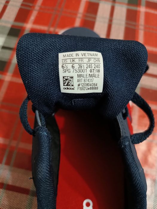 Vând adidas art b74317