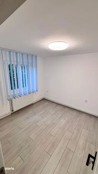 Dambu Pietros - Vanzare apartament 3 camere - Str. Godeanu
