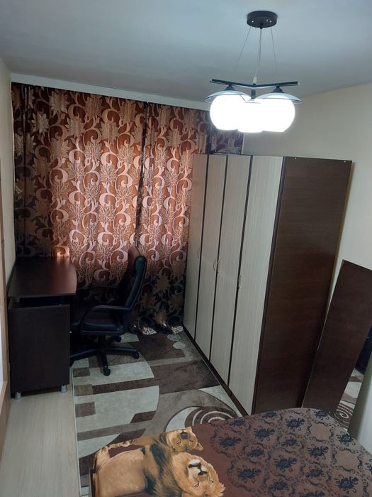 Închiriez apartament cu 2 camere, complet mobilat -lângă Poliție