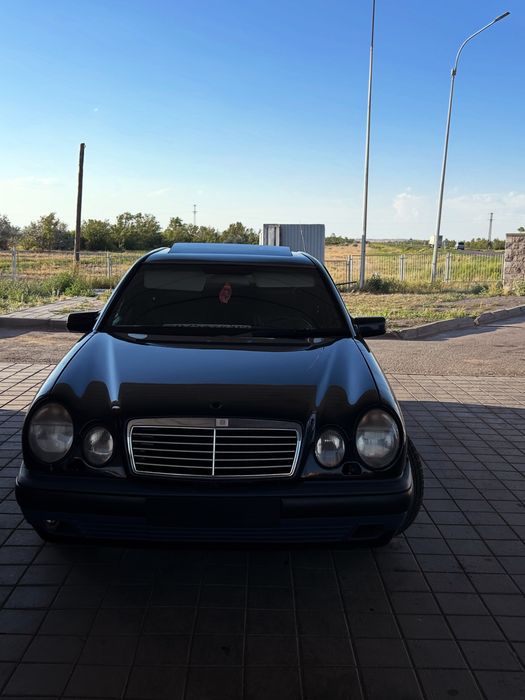 Мерседес 210  автомат