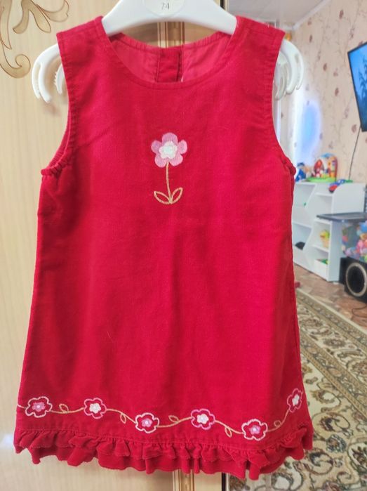 Продам платья на девочку 1-2 года