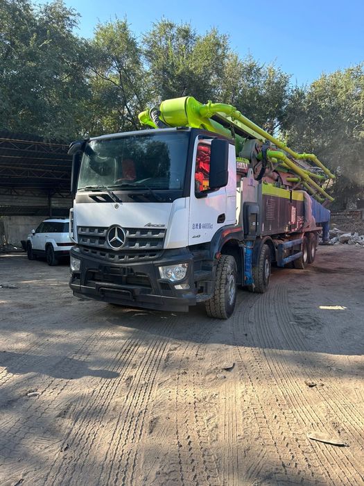 Автобетононасос 63 м.