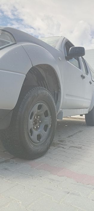 Vand nisan navaro 2007 2.5 acte valabile masina intretinuta