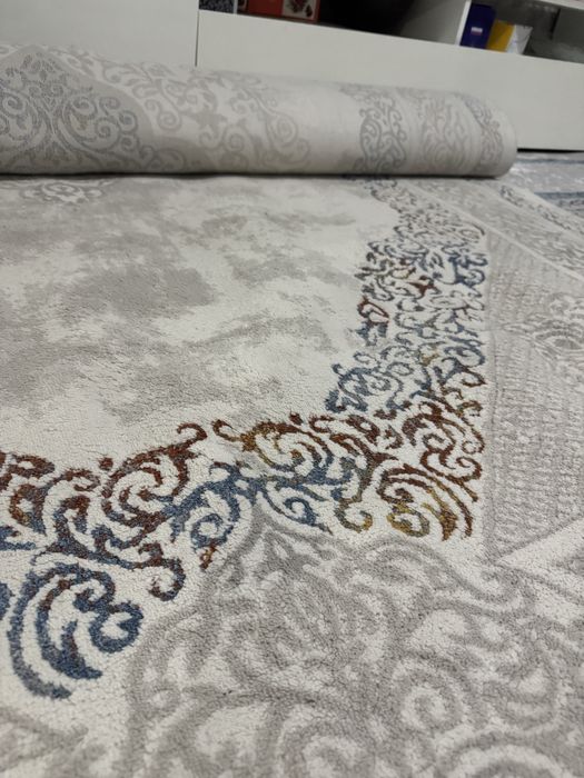 Ковер современный с орнаментом
