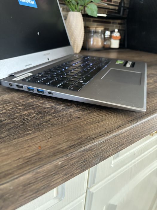 Laptop Medion i5-10th gen• Nvidia• 12gb ram• SSD 256gb