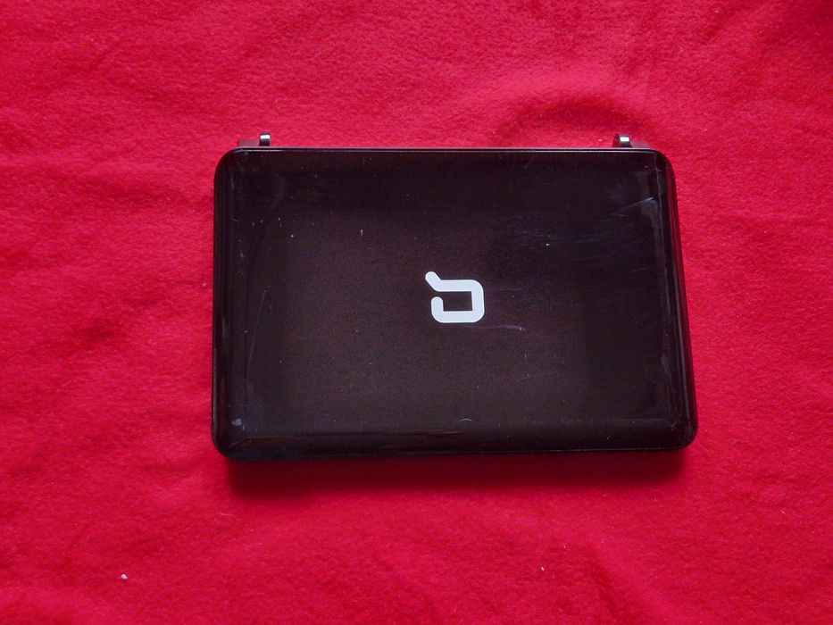Laptop Compaq cu încărcător.  Lipsa HDD