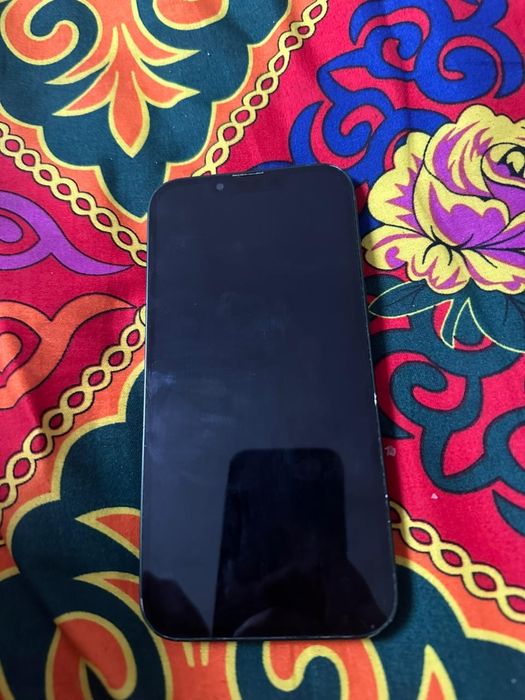 iPhone 13 (128гб) ёмкость 77%