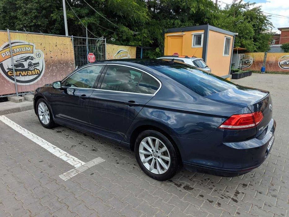 VW Passat B8 2015 · 1.6 TDI · 102.000 km · Automată · Albastru metalizat