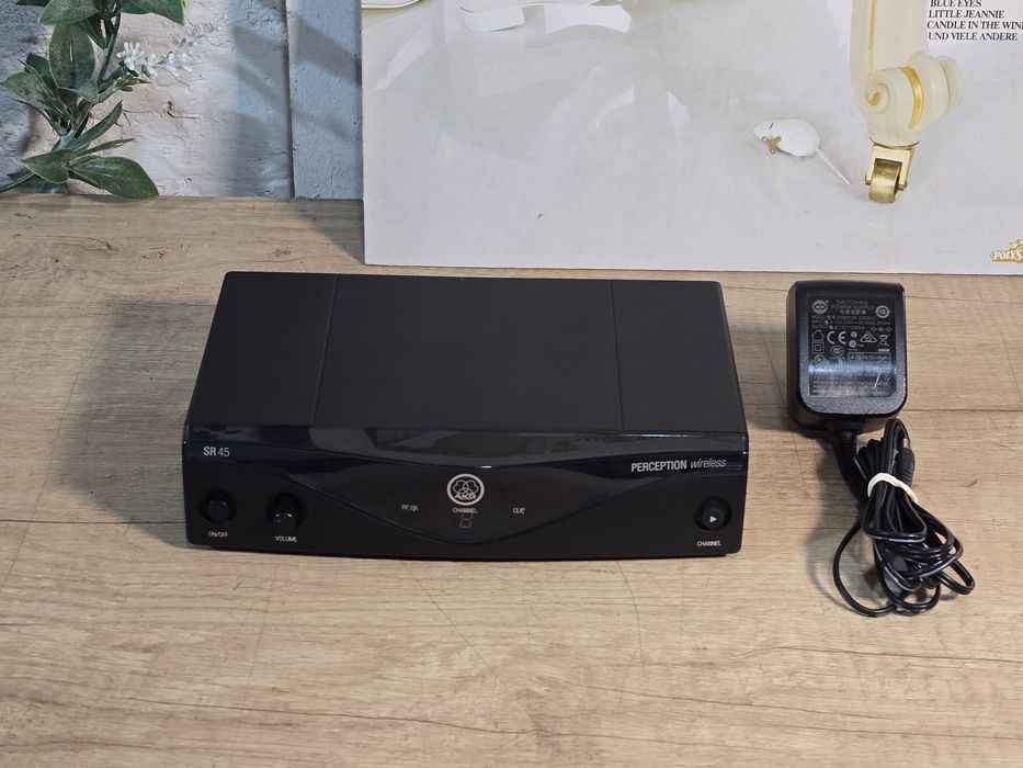 Receptor wireless AKG Perception Wireless SR45-balanced/unbalanced !