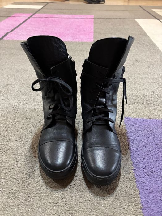 Дамски кожени боти