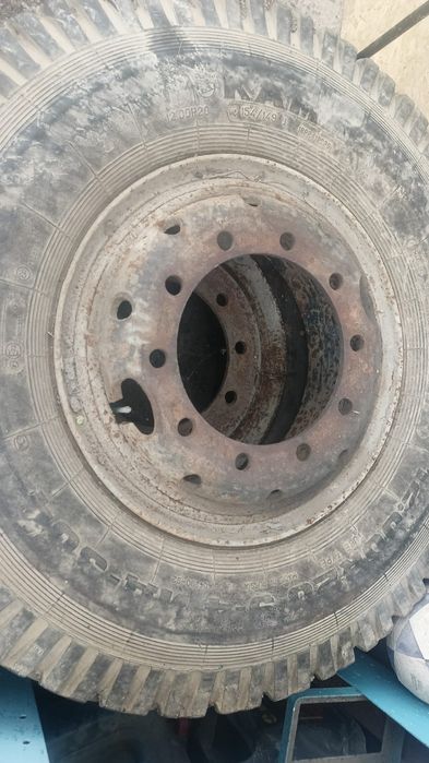 Диски с покрышками на КАМАЗ