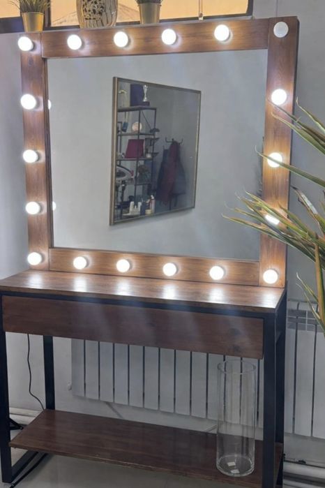 Продам столик для визажиста