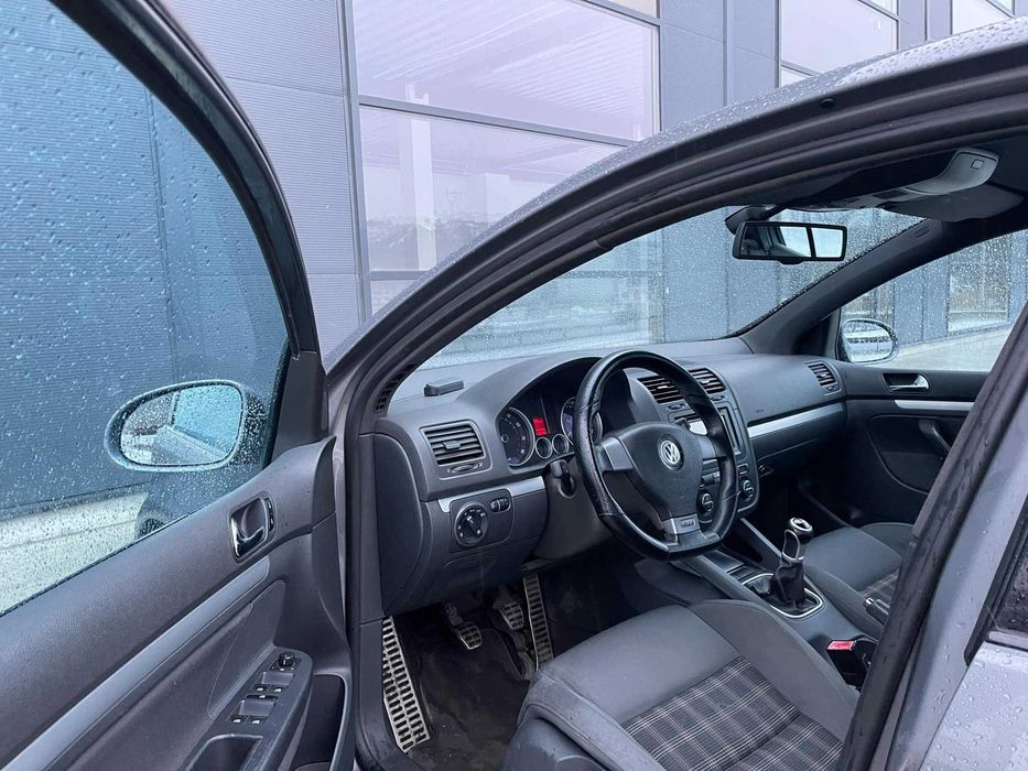 Volkswagen Golf 5 GTI 2.0 TFSI / cutie manuala