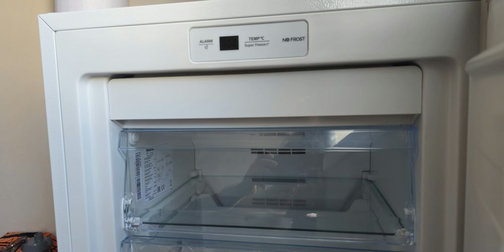 Продам морозильник Hisense новый модель FV191N4AV1