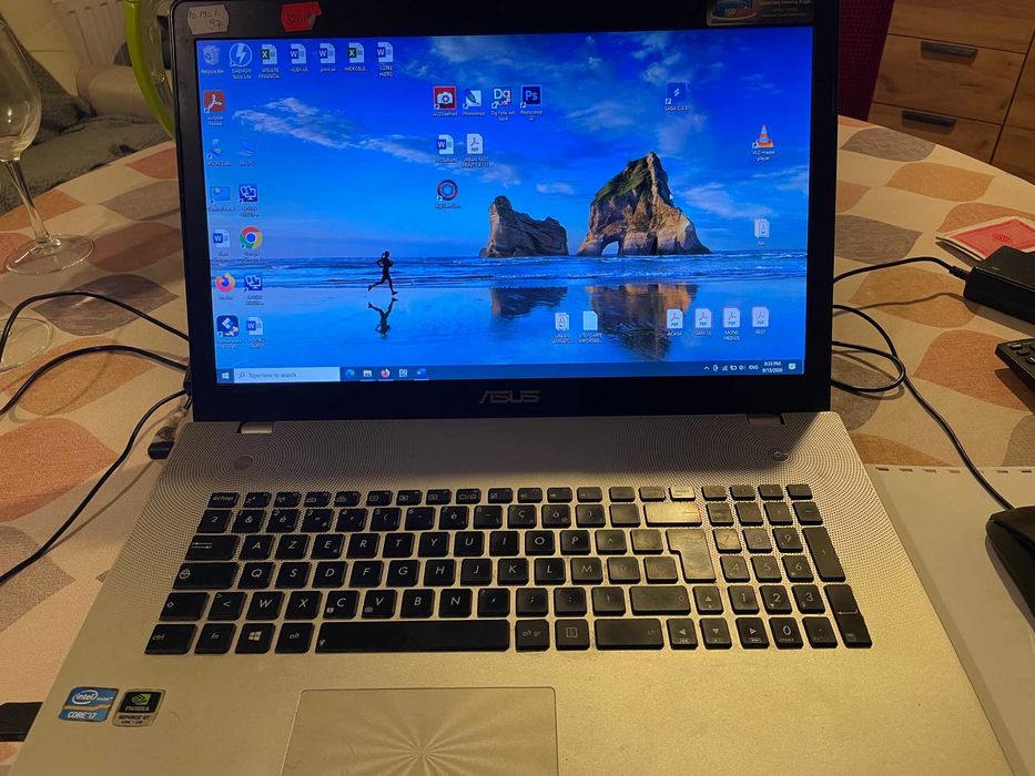 Vand laptop ASUS si monitoare