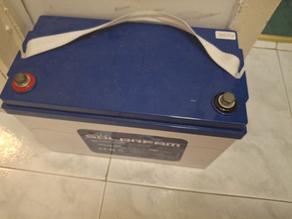 Продавам 2 бр. Карбонови Акумулатори 100А.