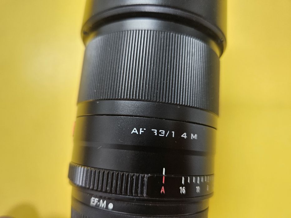 Canon eos M50 cu obievtive plus vitrox Af33/14