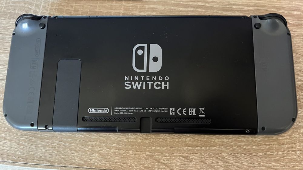 Nintendo switch пълен комплект + 128GB карта памет