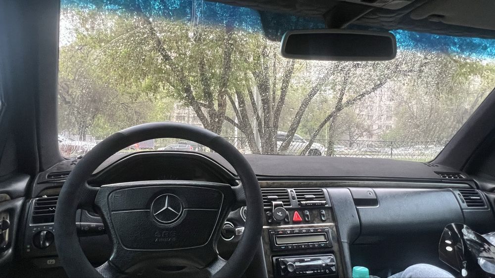 Срочно продам. Мерс 210,Лупарик. Авангард.