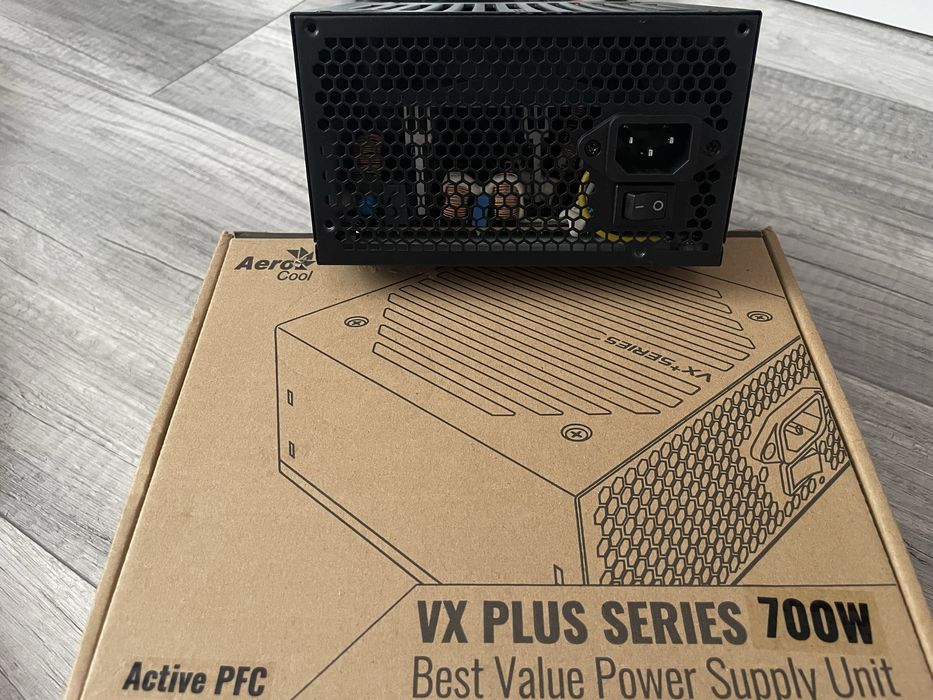 Vând Sursă AeroCool VX Plus 700W