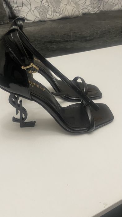 Сандали Yves Saint Laurent