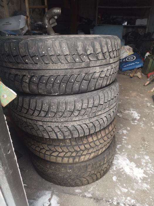 Продам комплект резины на 17