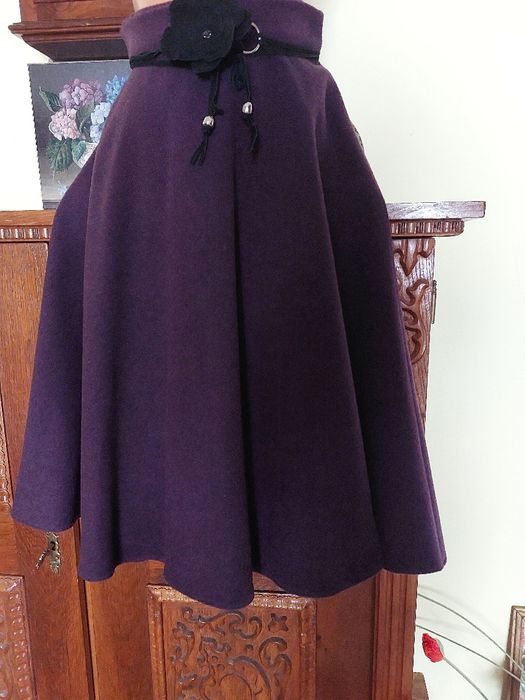 Costum nou, minunat- mov, cu fusta cloș, din stofa de lana si cașmir