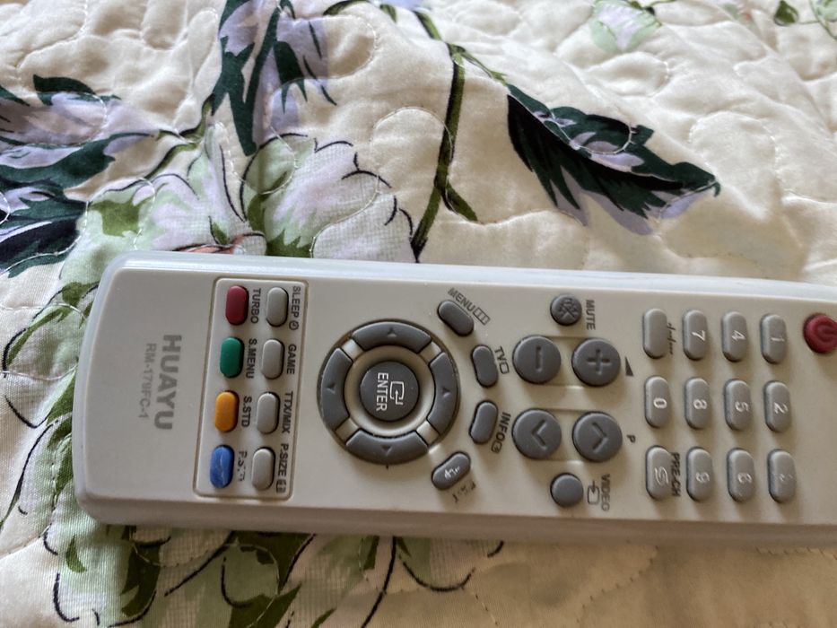 Продам телевизор с пультом
