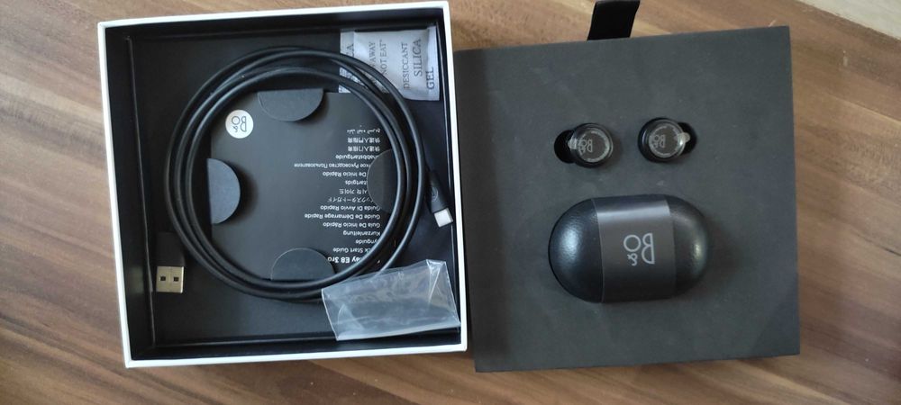 Наушники  BENG & OLUFSEN E8