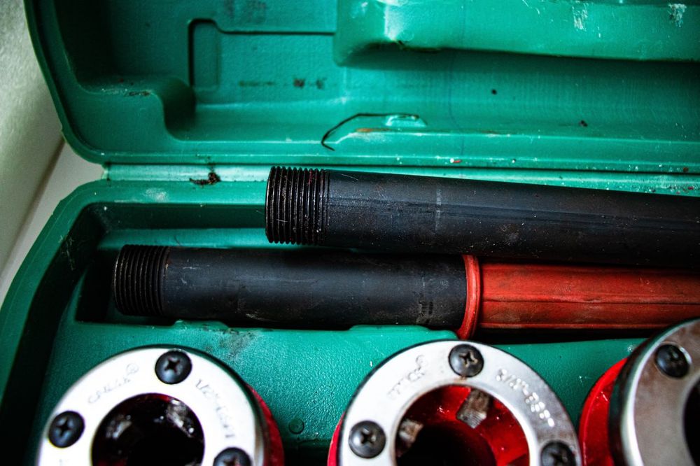 Набор для нарезки резьбы труб Ермак