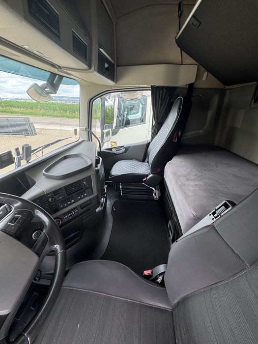 Cap tractor Volvo FH