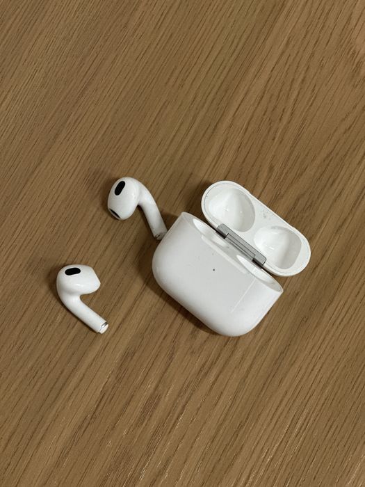 Продам AirPods 3 версия MagSafe