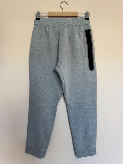 Детски долнища Nike Tech Fleece.