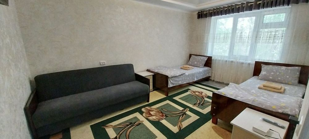 Суточная  квартира на протиив площадью Регистана