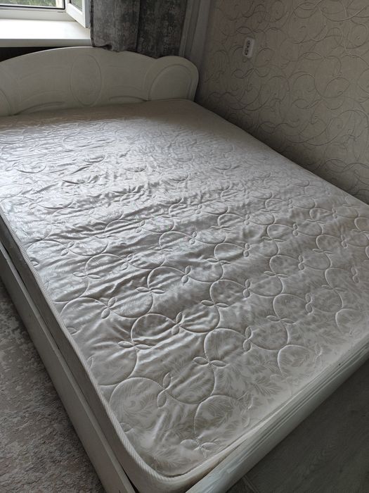 Продам марас, наматрасник вместе.